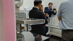 Mammography-tech-explaining-the-machine-function-and-components.jpg